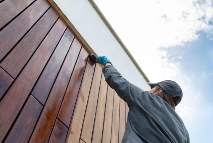 Styropian pod deską elewacyjną – sprytne ocieplenie czy kosztowny błąd?